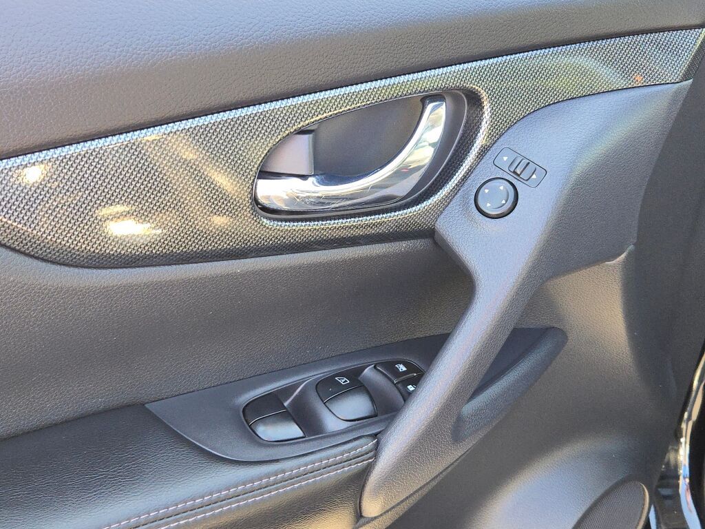 2014 Nissan Rogue SL photo 19