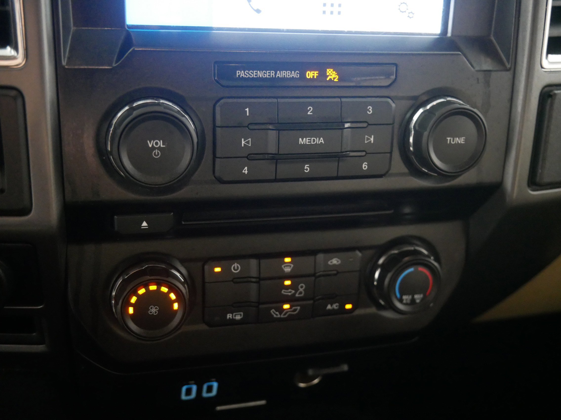 2016 Ford F-150 XLT photo 20