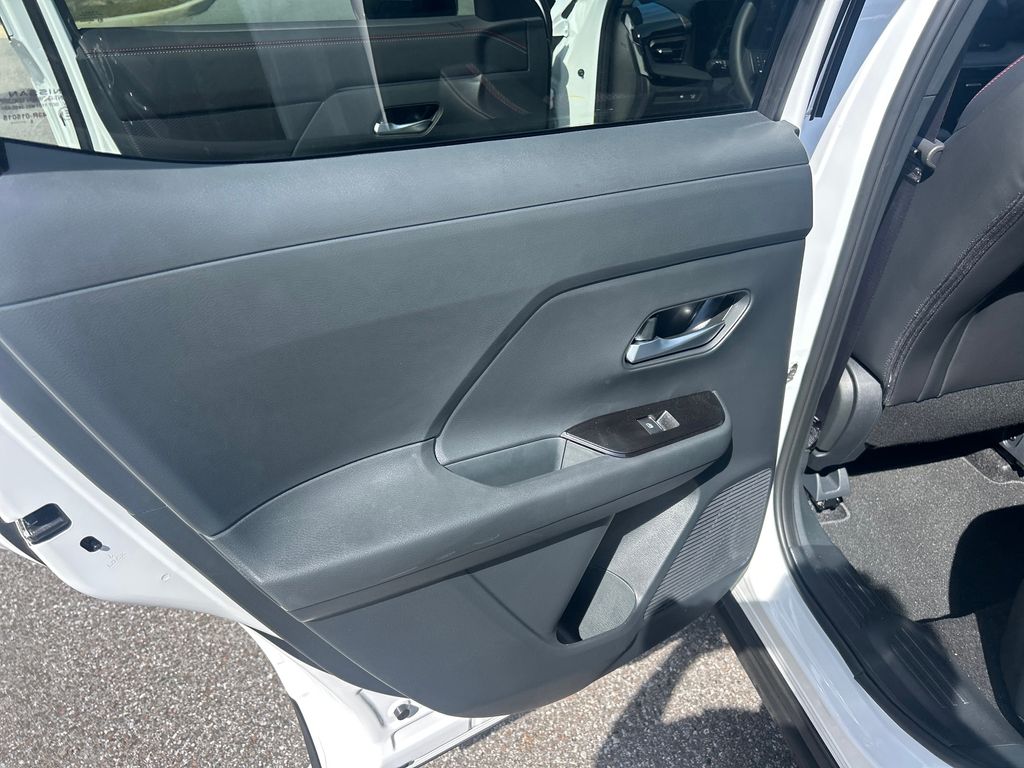 2026 Nissan Kicks SR photo 12