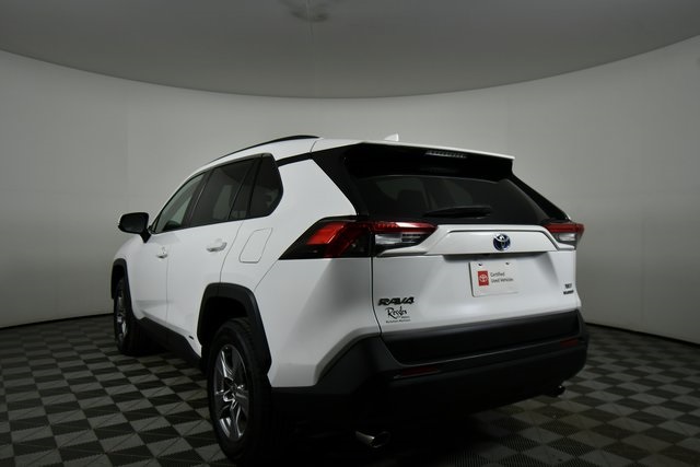 2022 Toyota RAV4 Hybrid XLE photo 12