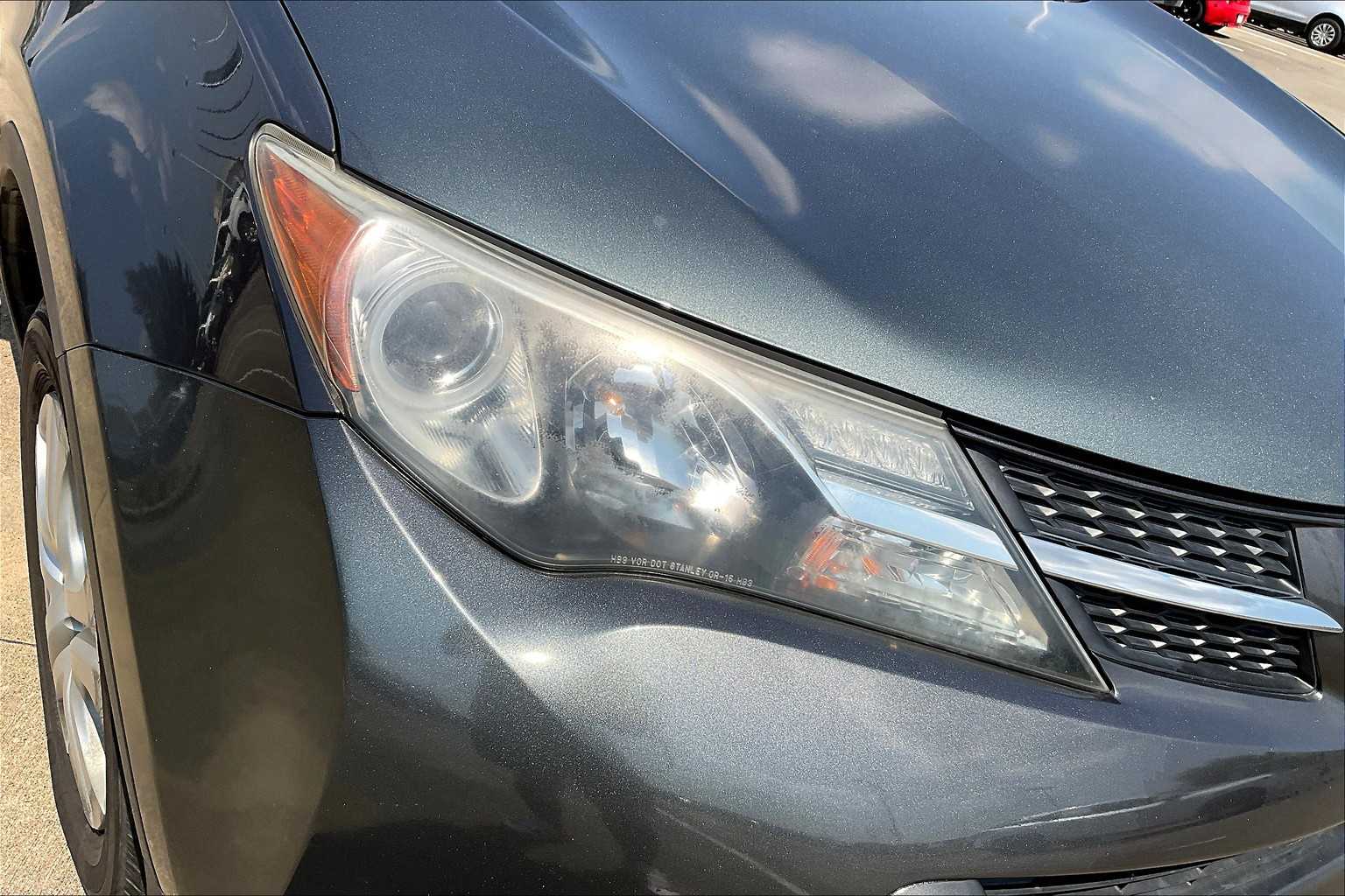 2015 Toyota RAV4 LE photo 24