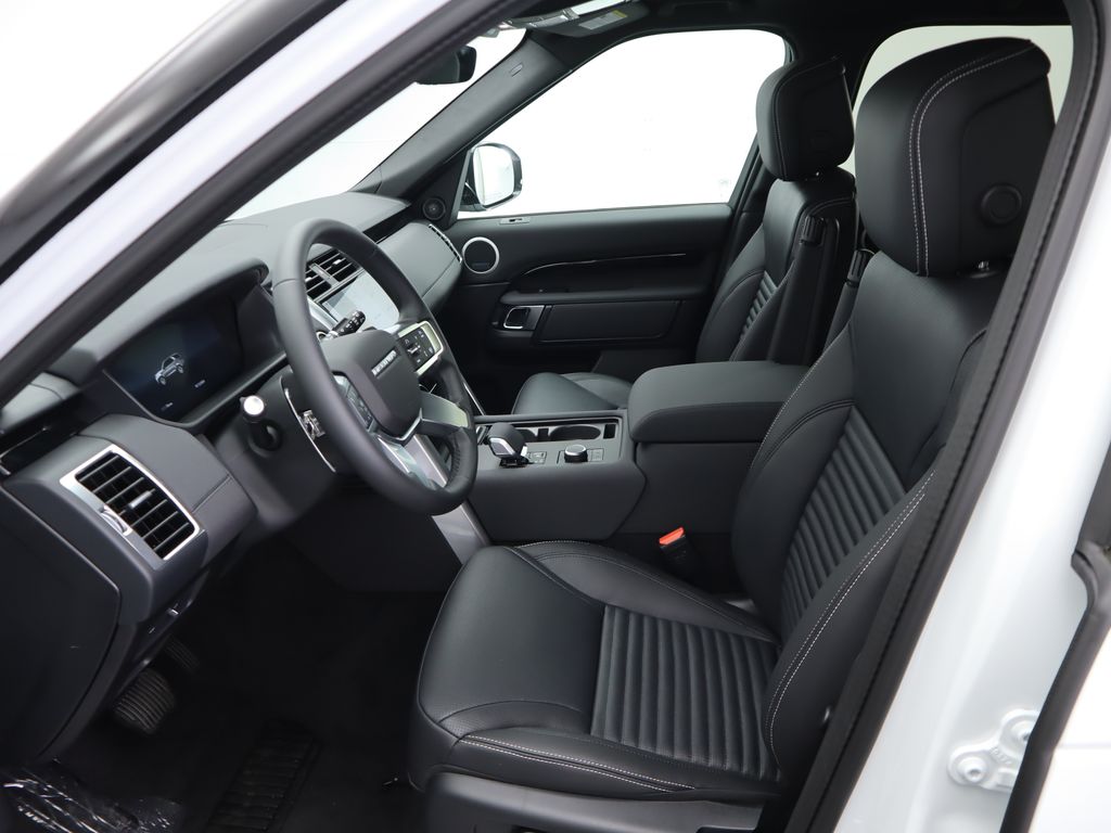 2025 Land Rover Discovery S photo 18
