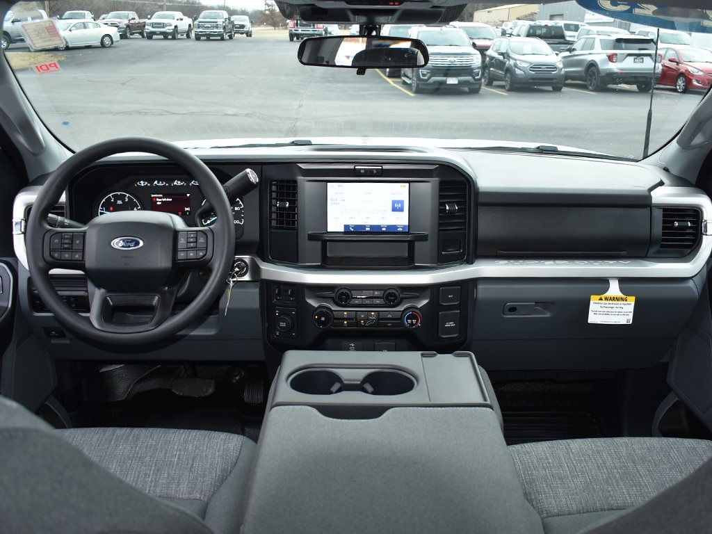 2025 Ford F-250 XLT photo 4