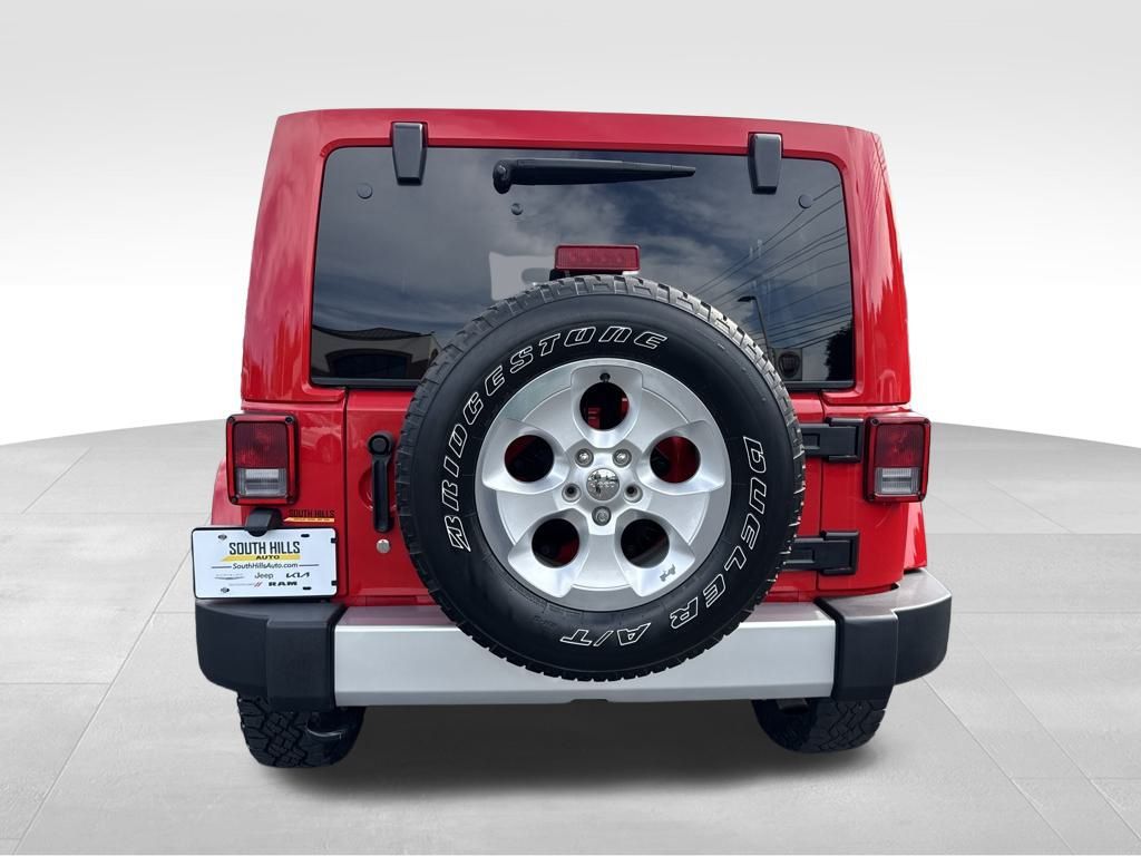 2015 Jeep Wrangler Unlimited Sahara photo 6