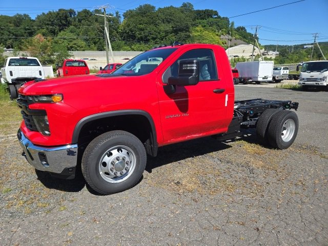 2025 Chevrolet Silverado 3500HD Work Truck photo 2