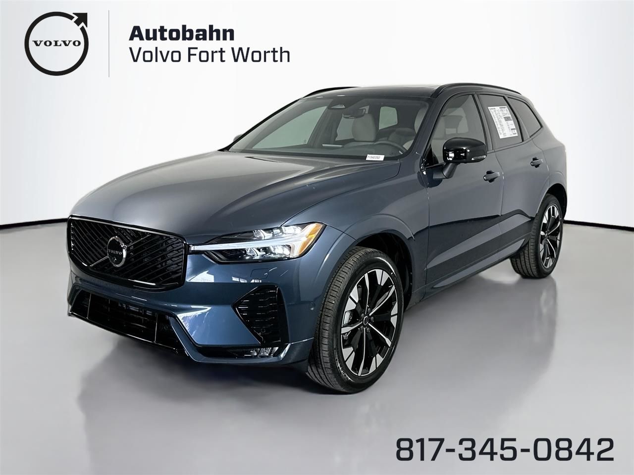 2026 Volvo XC60 Plus's photo