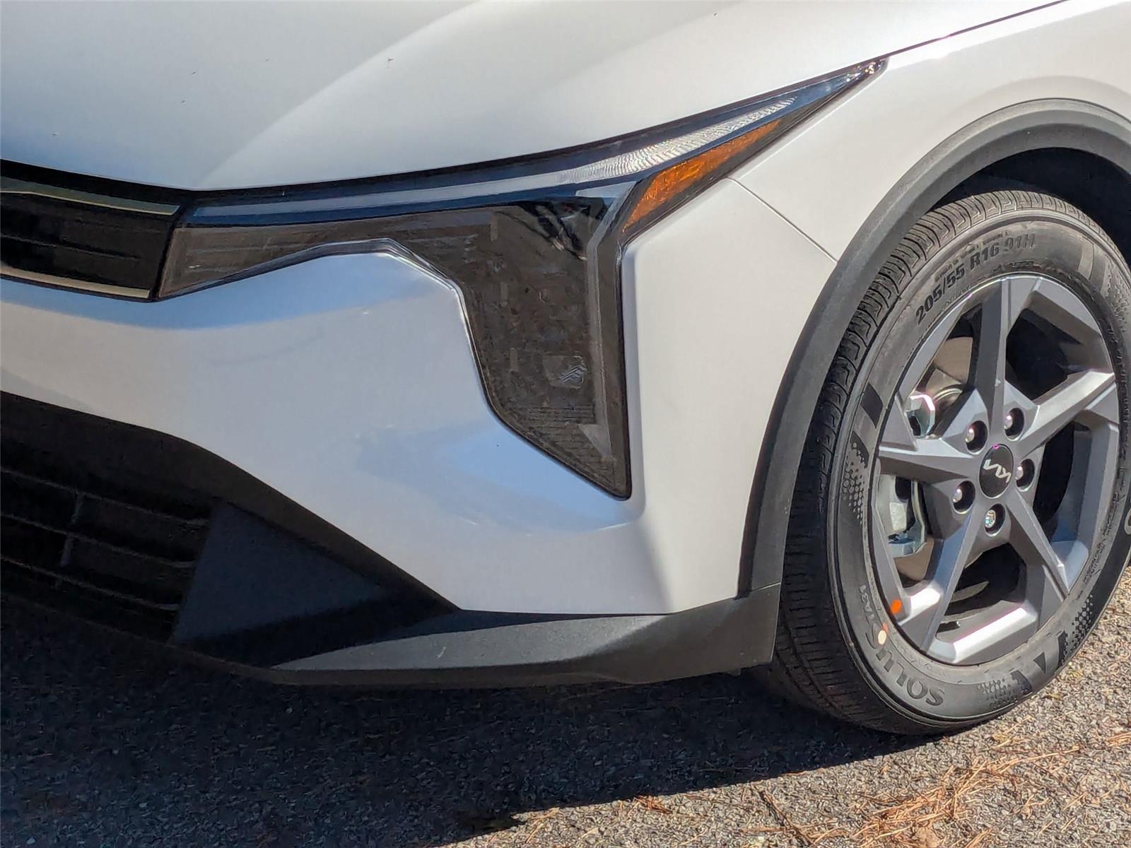 2025 Kia K4 LX photo 2