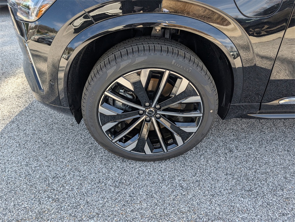 2025 Volvo XC90 T8 Plus photo 27
