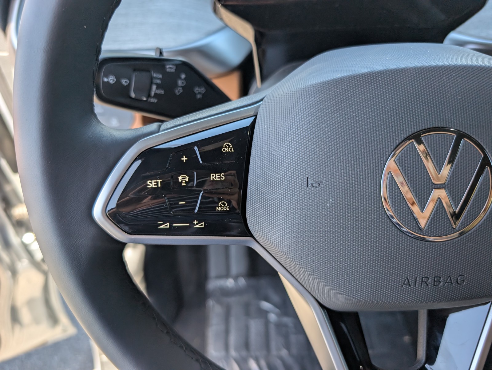 New 2025 Metro Silver Metallic Volkswagen Pro S image 15