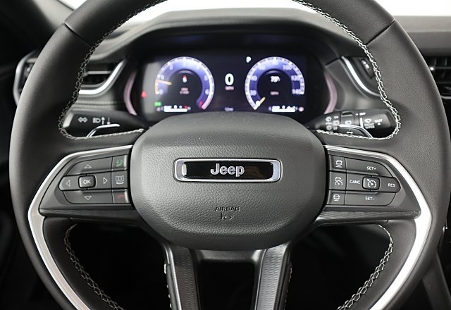 2025 Jeep Grand Cherokee Laredo Altitude photo 7