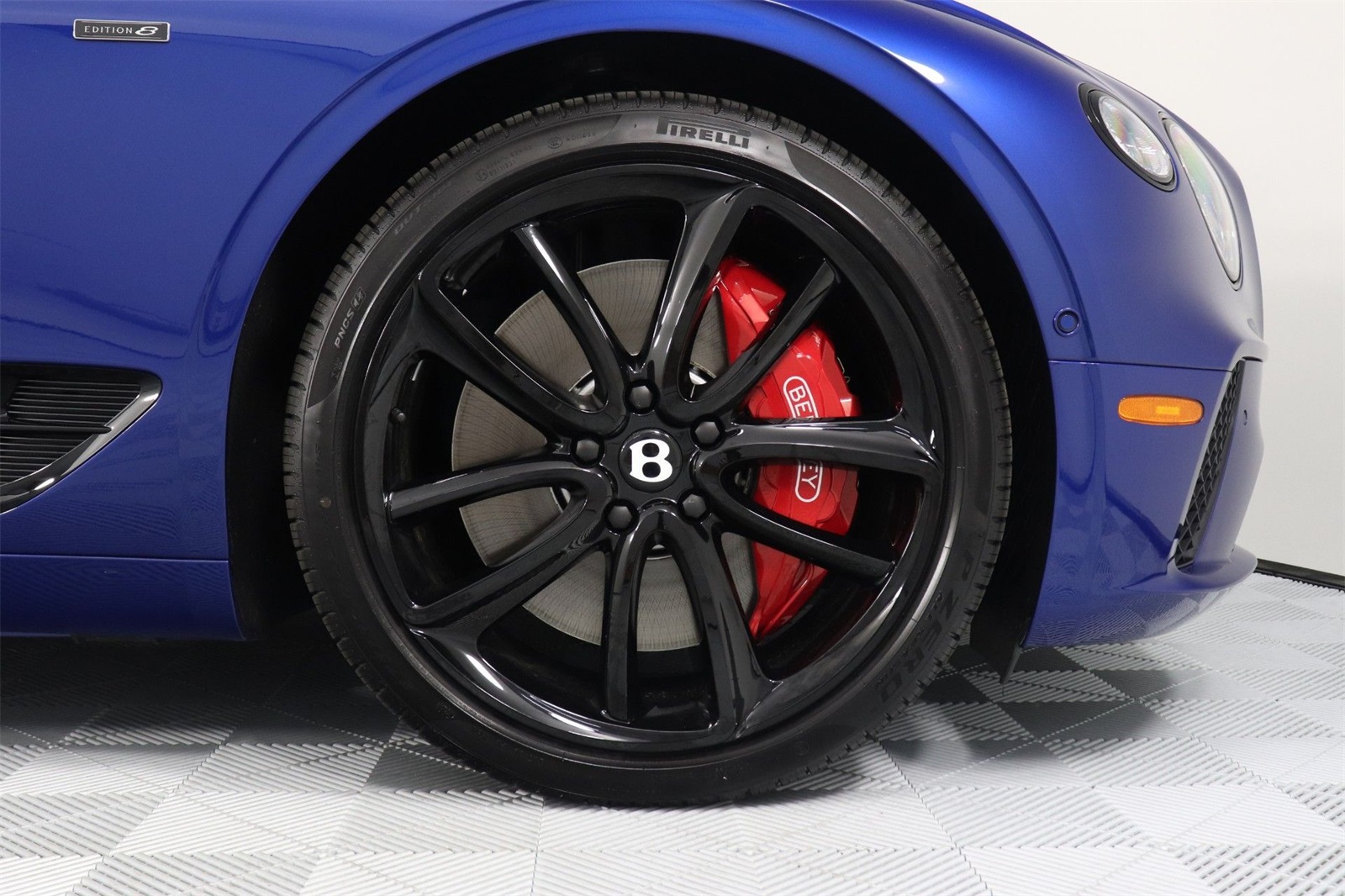 2024 Bentley Continental GT V8 photo 6