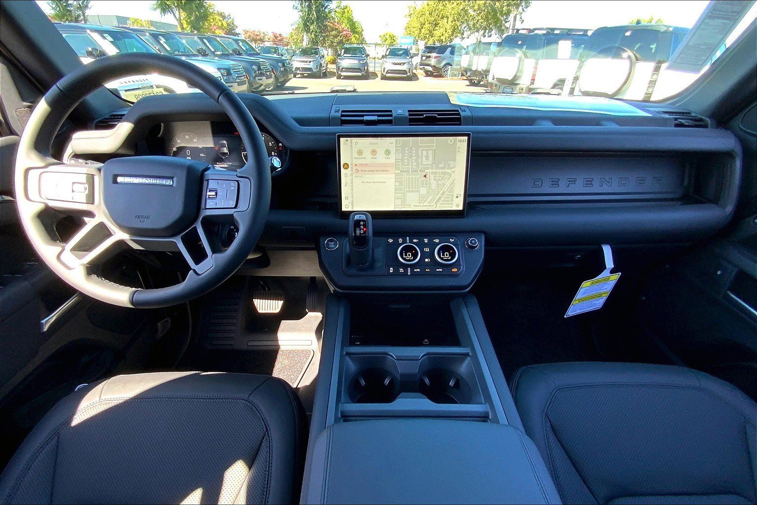 2025 Land Rover Defender 110 X-Dynamic SE photo 4