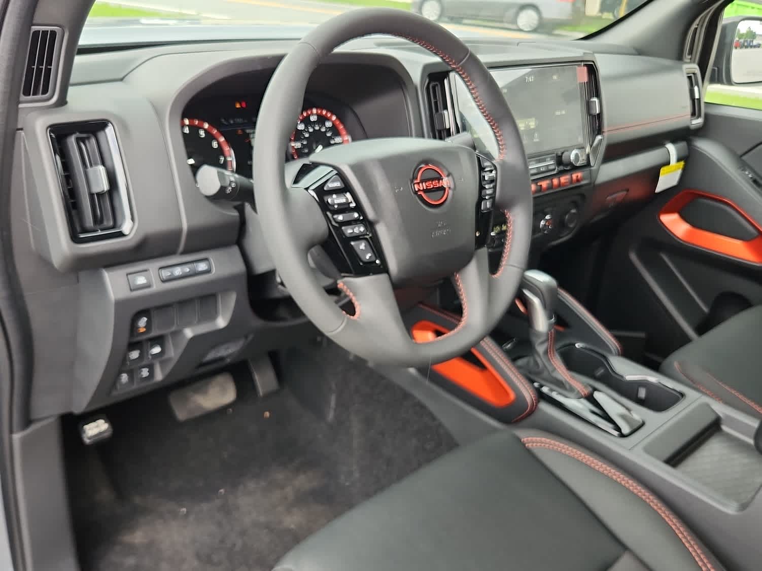 2025 Nissan Frontier Crew Cab PRO-4X photo 11