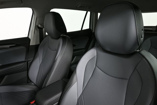 2025 Volkswagen Tiguan SE photo 4