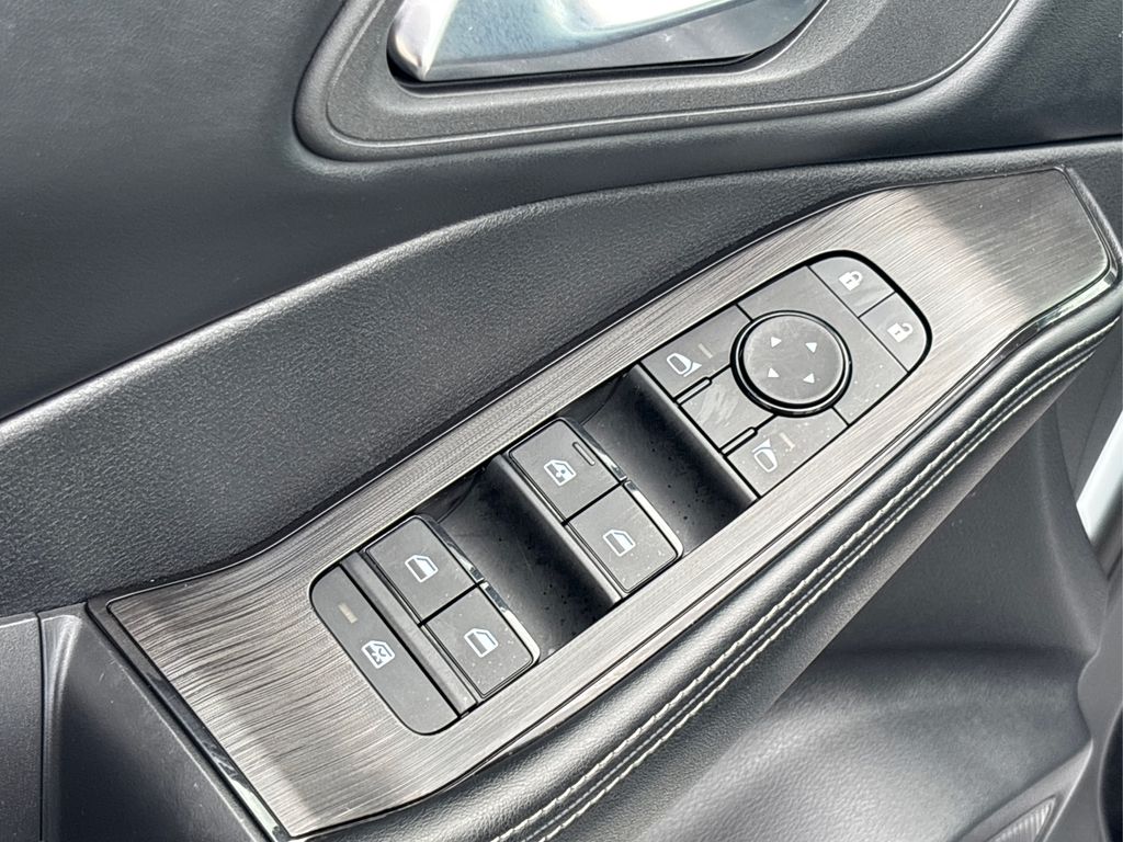 2025 Nissan Rogue SV photo 31