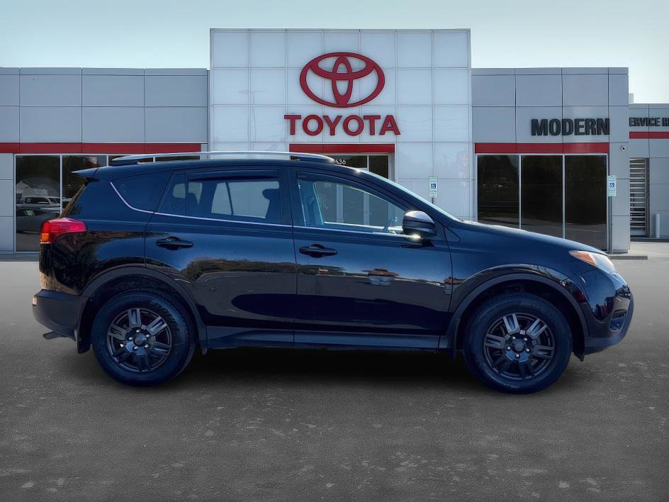 2015 Toyota RAV4 LE photo 3