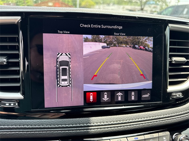 2025 Chrysler Pacifica photo 3