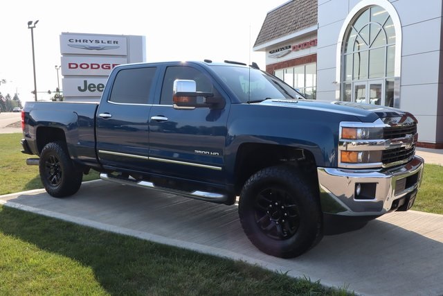 2016 Chevrolet Silverado 3500HD LTZ photo 2