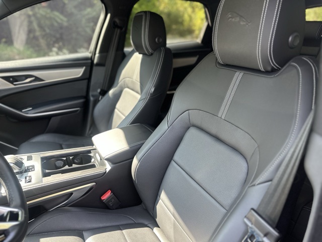 2025 Jaguar F-PACE P250 photo 13