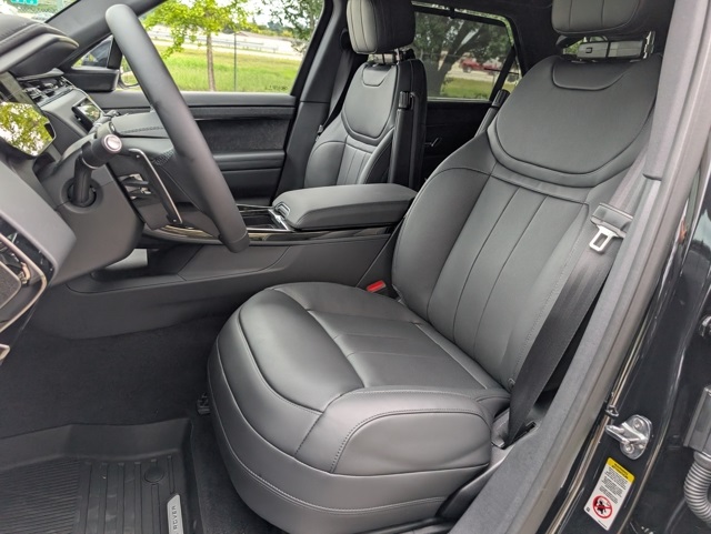 2025 Land Rover Range Rover Sport SE photo 3