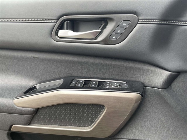 2023 Nissan Pathfinder Platinum photo 21