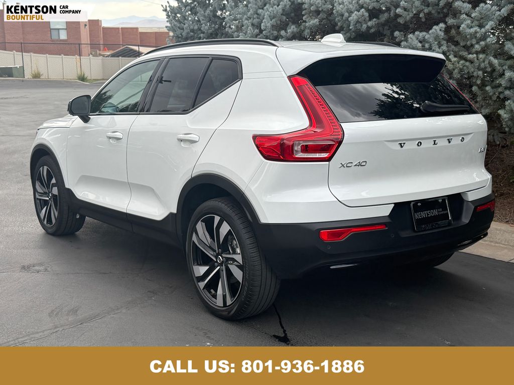 2023 Volvo XC40 AWD Ultimate photo 4