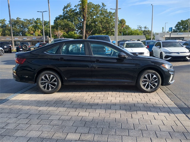 2025 Volkswagen Jetta 1.5T photo 3