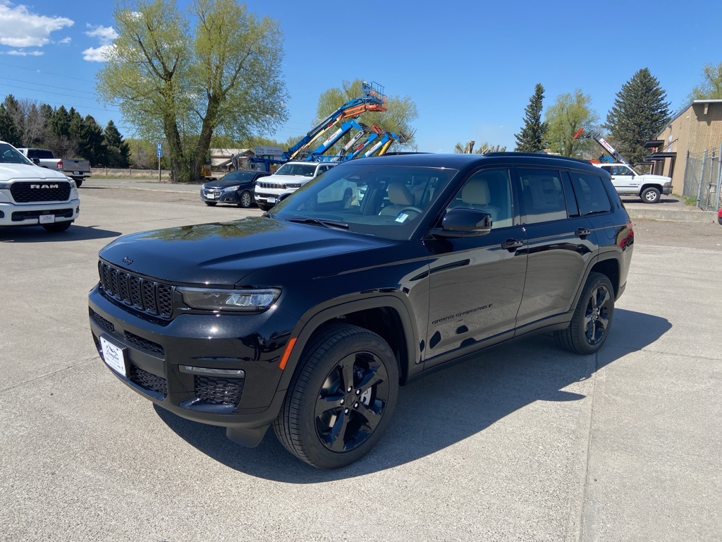 2025 Jeep Grand Cherokee Limited photo 3
