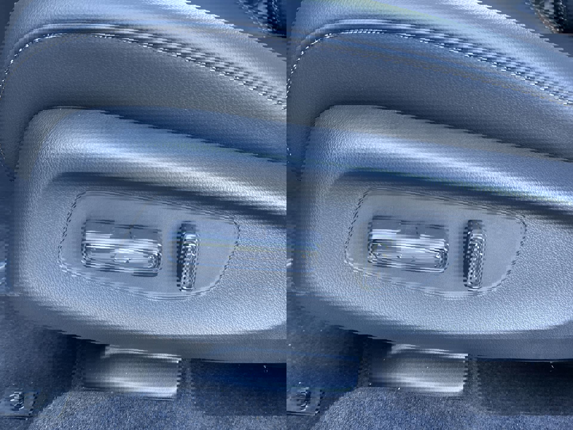 2026 Honda HR-V EX-L photo 11