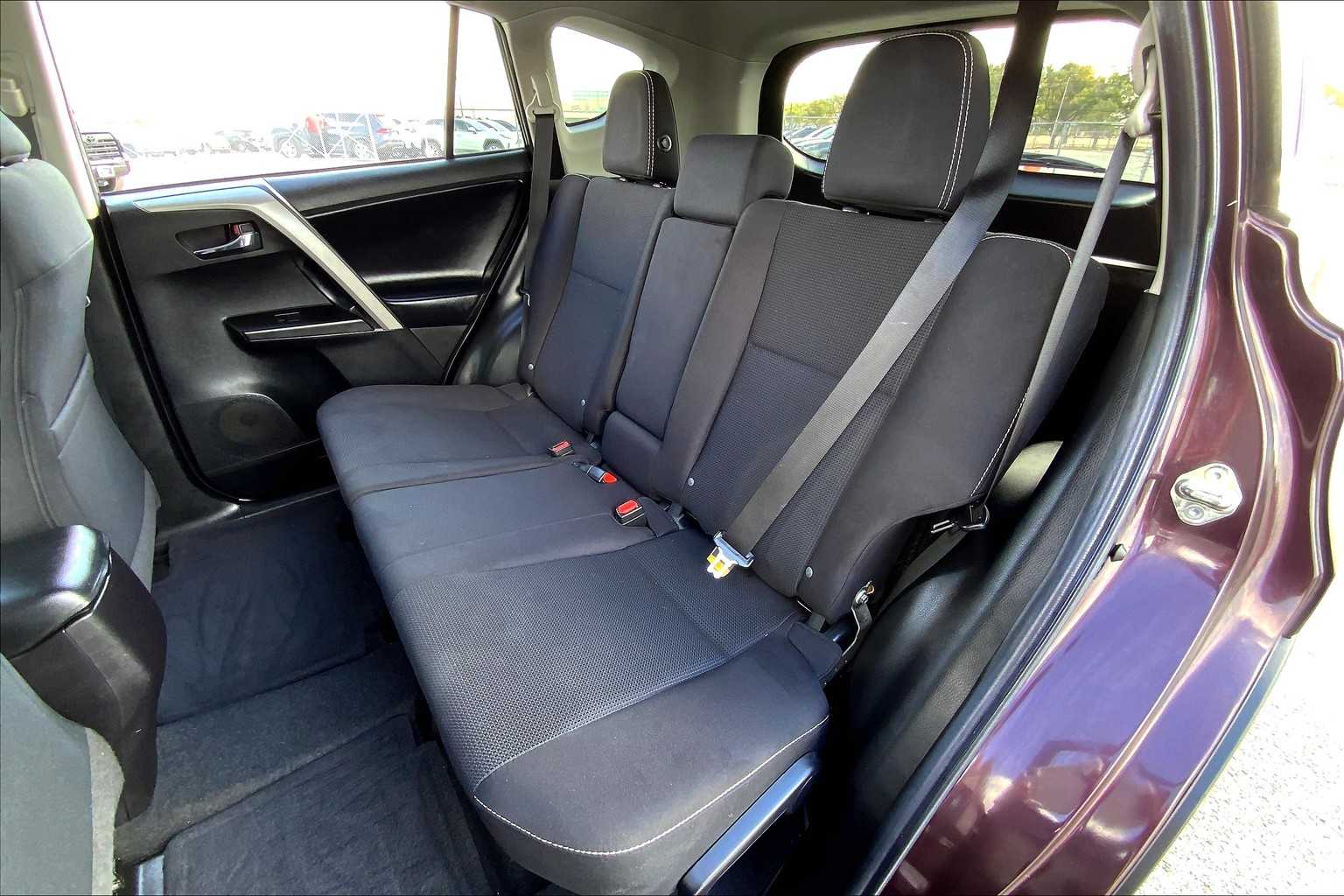 2018 Toyota RAV4 XLE photo 19