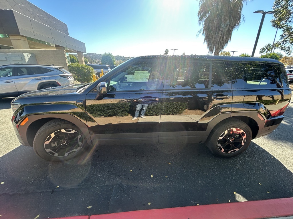 Used 2025 Black Hyundai SE image 4