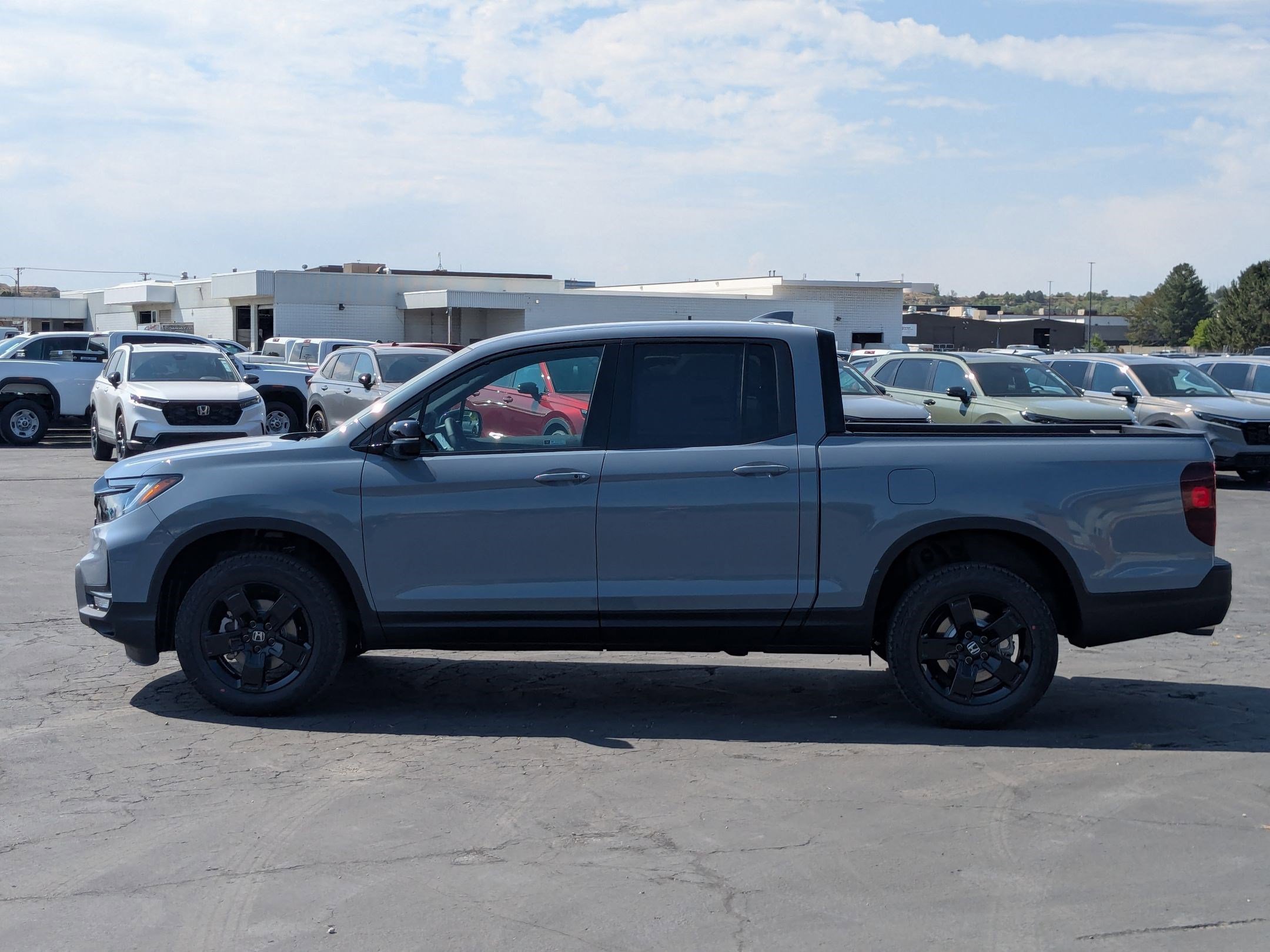 2025 Honda Ridgeline Black Edition photo 5