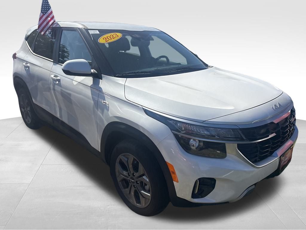 2025 Kia Seltos LX photo 3