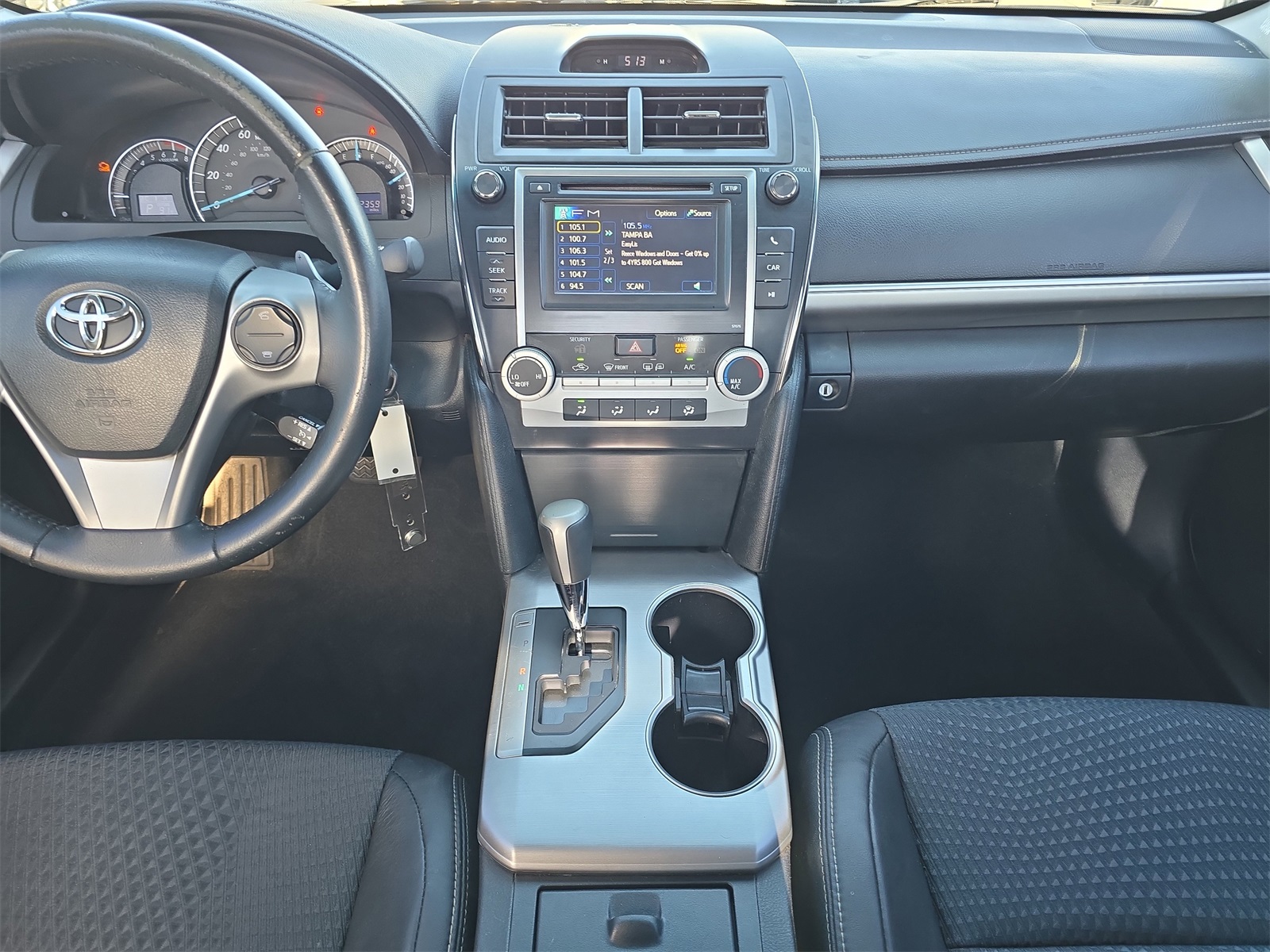 2013 Toyota Camry SE photo 9