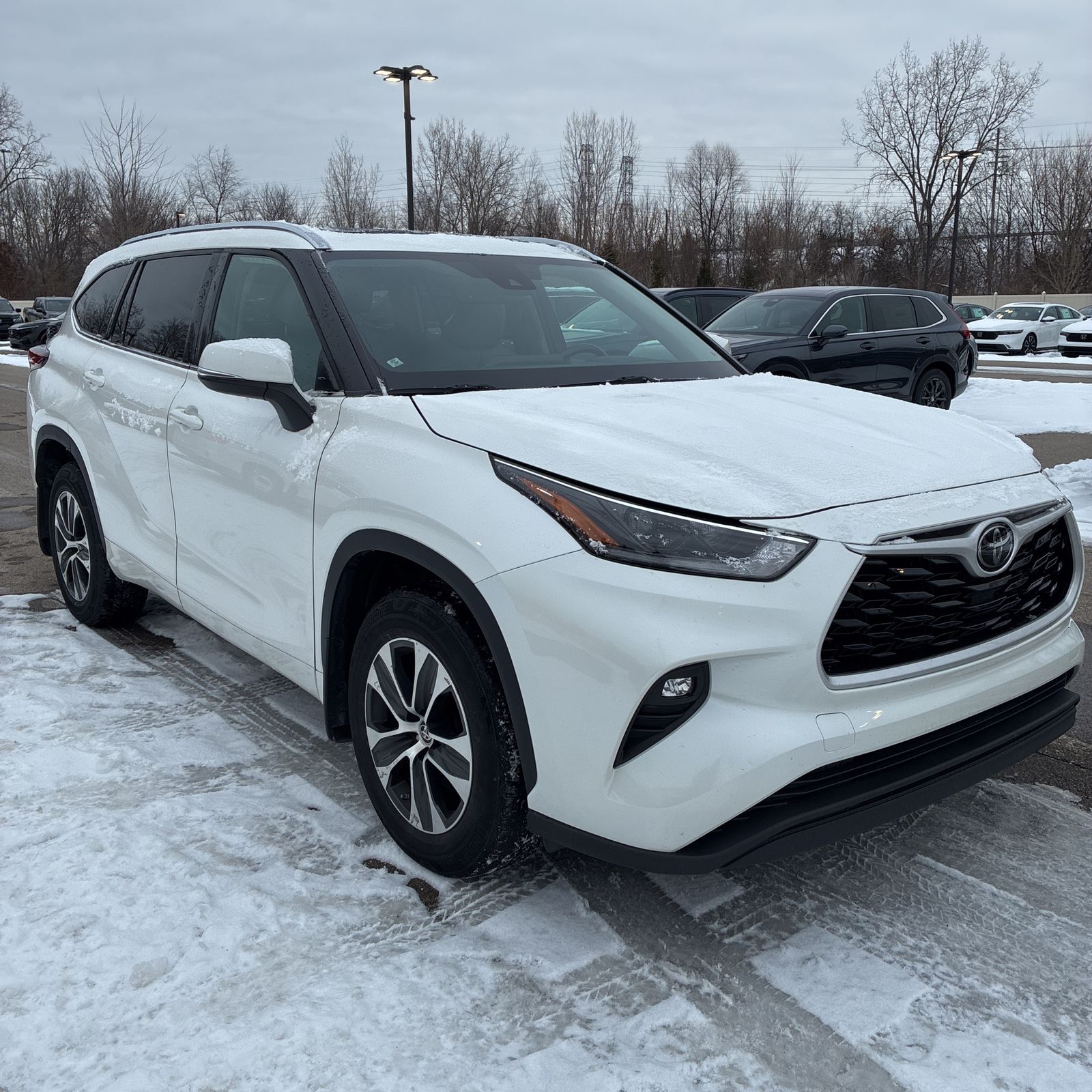 2021 Toyota Highlander XLE's photo