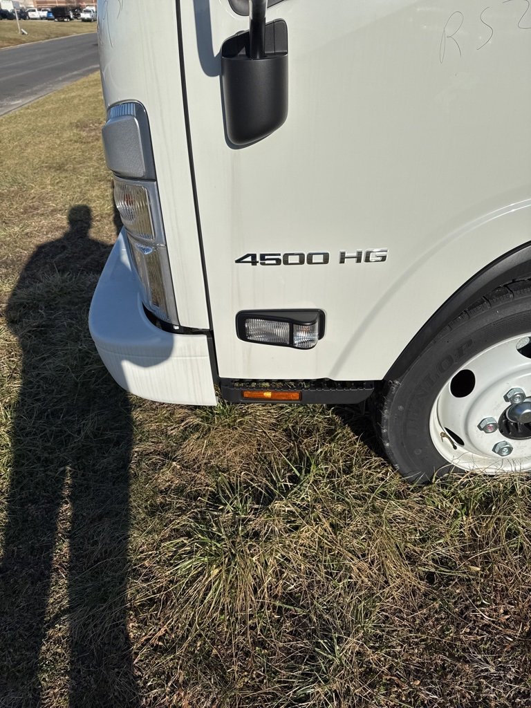 2024 Chevrolet Silverado 4500HD photo 2