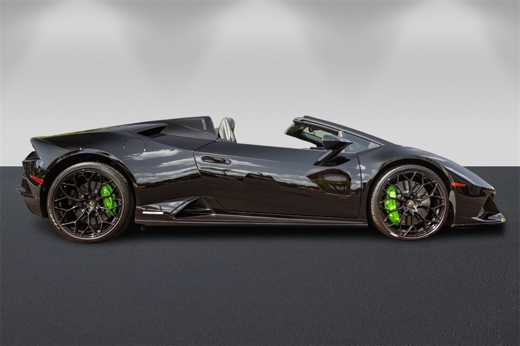 2020 Lamborghini Huracan Evo Base photo 2