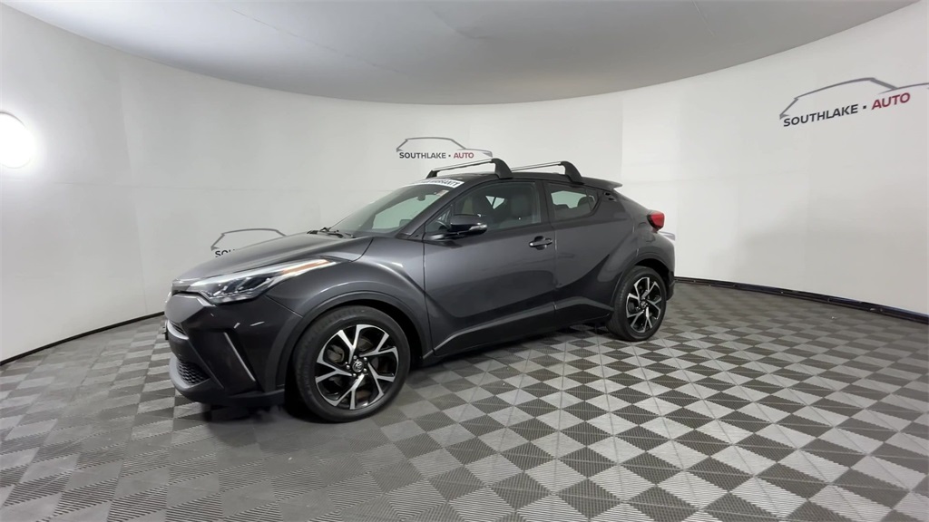 2021 Toyota C-HR LE photo 3