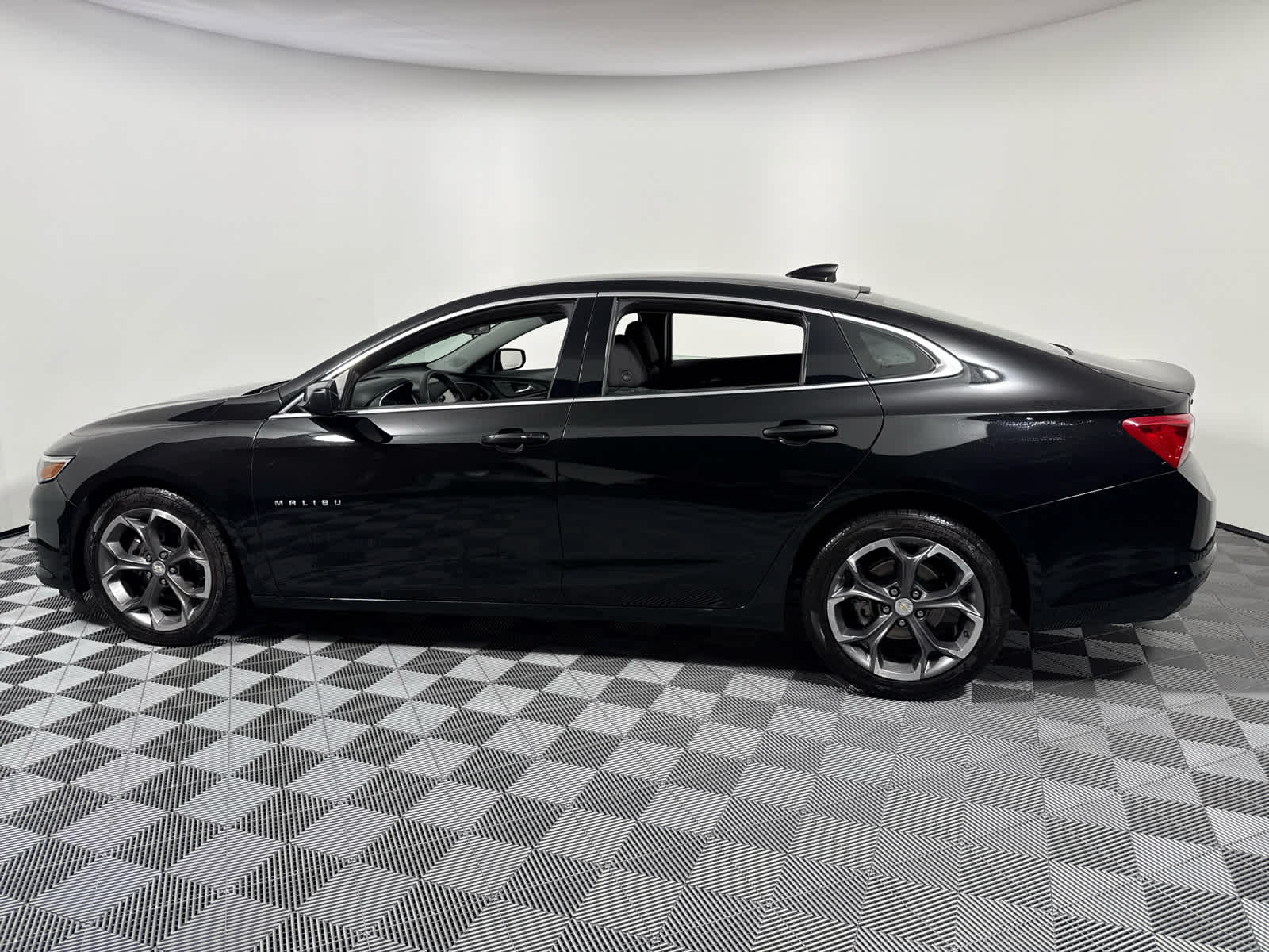 2023 Chevrolet Malibu 1LT photo 4