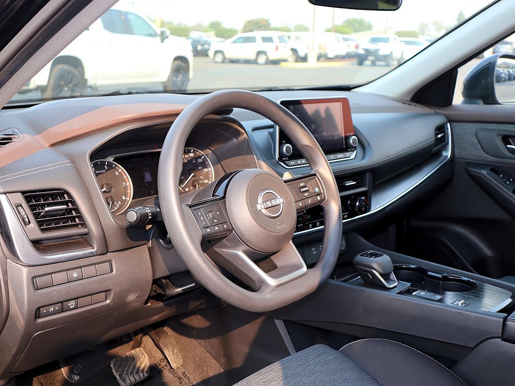 2023 Nissan Rogue SV photo 13