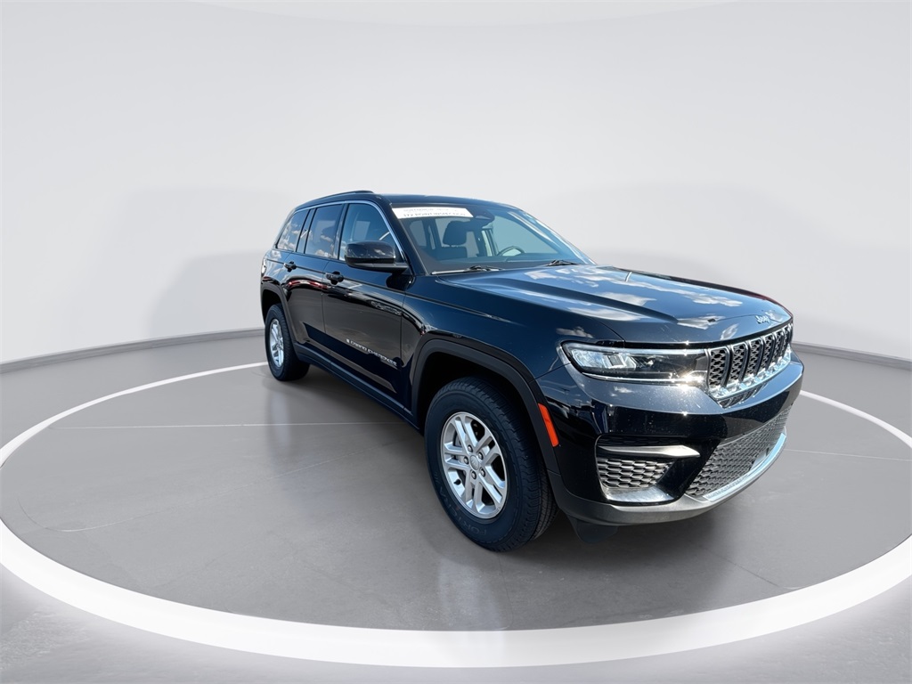 2023 Jeep Grand Cherokee Laredo photo 2