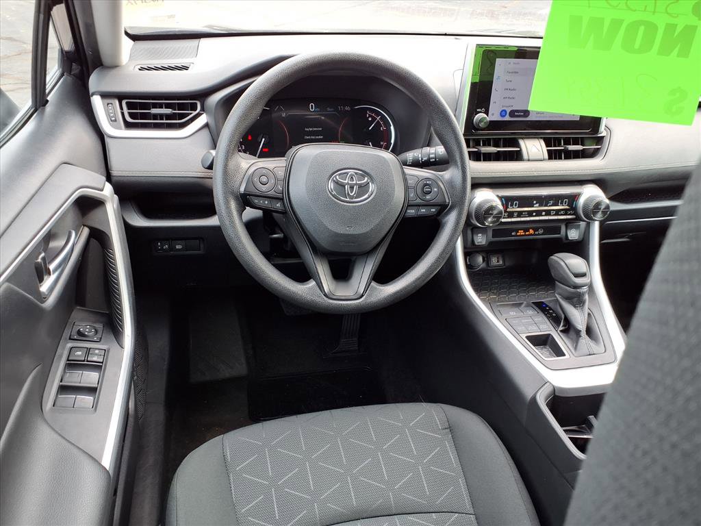 2024 Toyota RAV4 XLE photo 3