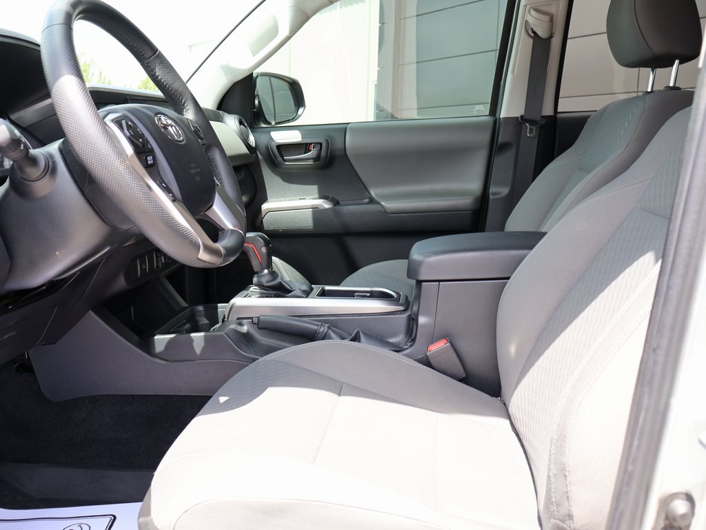 2023 Toyota Tacoma SR5 photo 21
