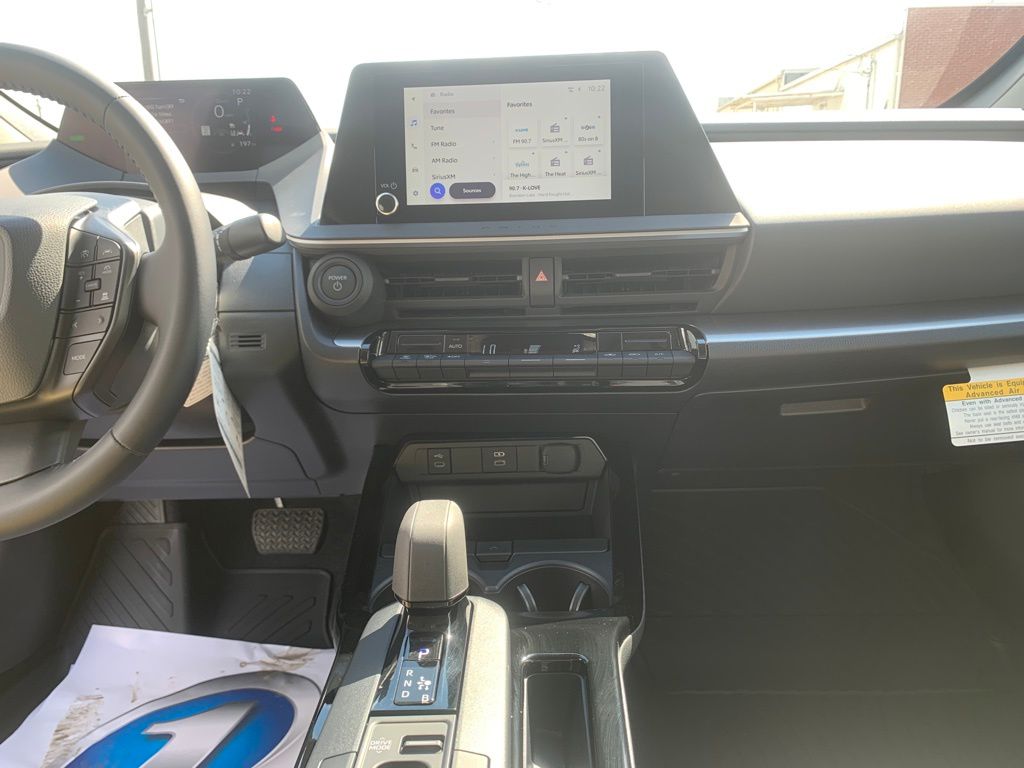 2025 Toyota Prius LE photo 18