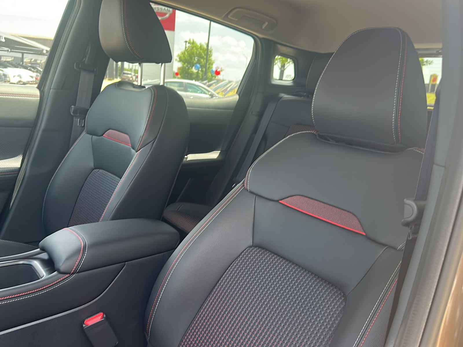 2025 Nissan Kicks SR photo 4