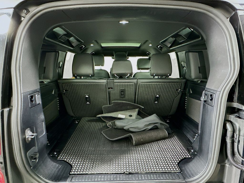 2024 Land Rover Defender 110 X-Dynamic SE photo 45