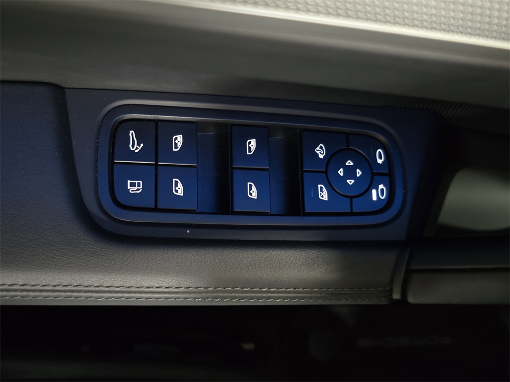2024 Porsche Cayenne E-Hybrid S photo 19