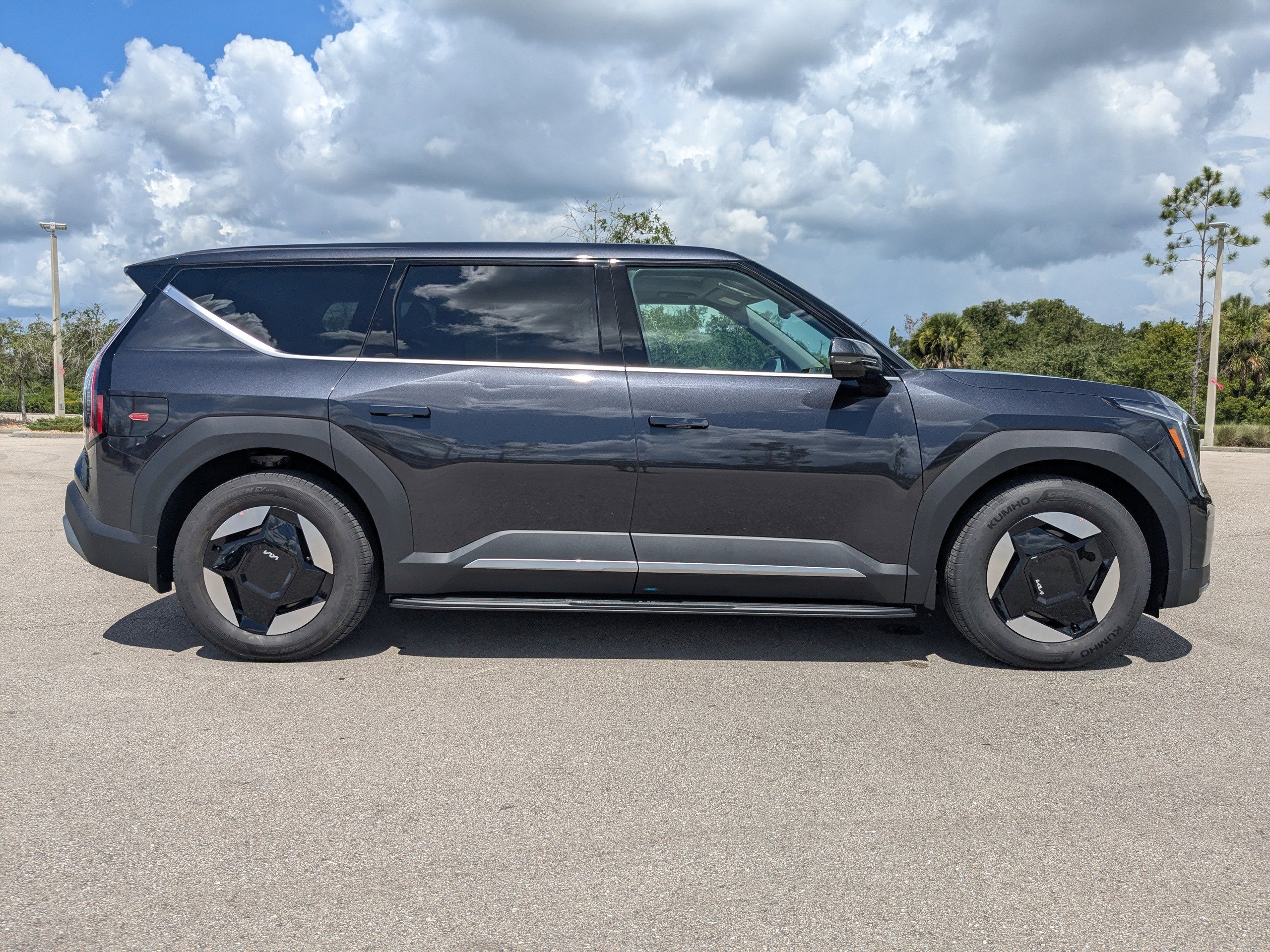 2026 Kia EV9 Light Long Range photo 2