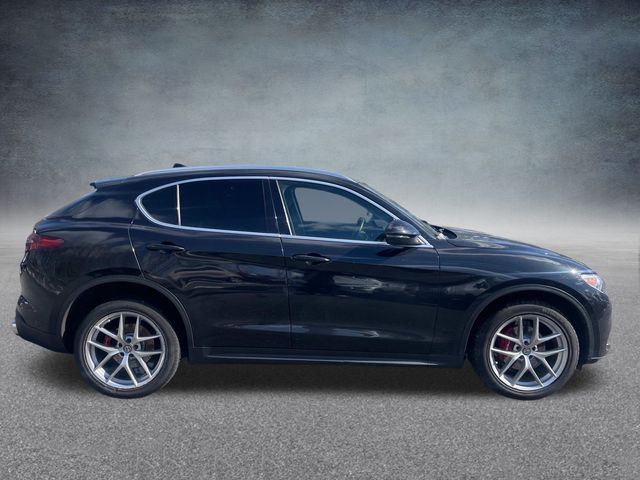 2019 Alfa Romeo Stelvio Ti photo 3