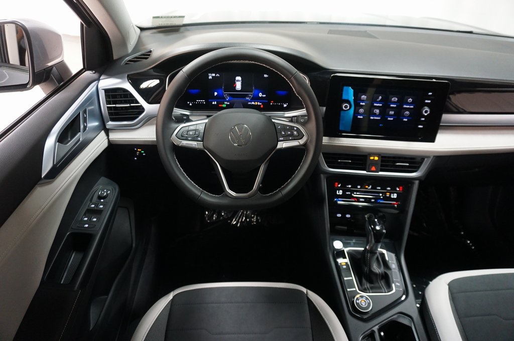 2025 Volkswagen Taos SE photo 11